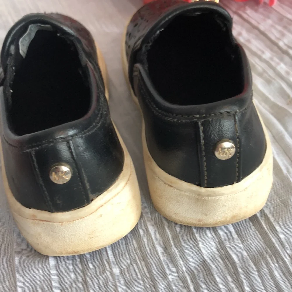 MICHAEL KORS Jem Olivia toddler girls size 8 navy blue & gold eyelet sneakers